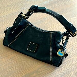 Vintage Dooney & Bourke black purse. Leather&zipper pockets &lanyard  12x6x5